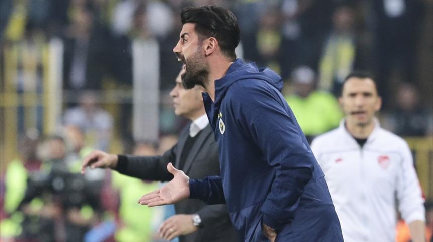 Volkan Demirel &ccedil;ıldırdı: &Ouml;z&uuml;r dilemezse, otob&uuml;s&uuml;nden alır &ouml;z&uuml;r diletirim