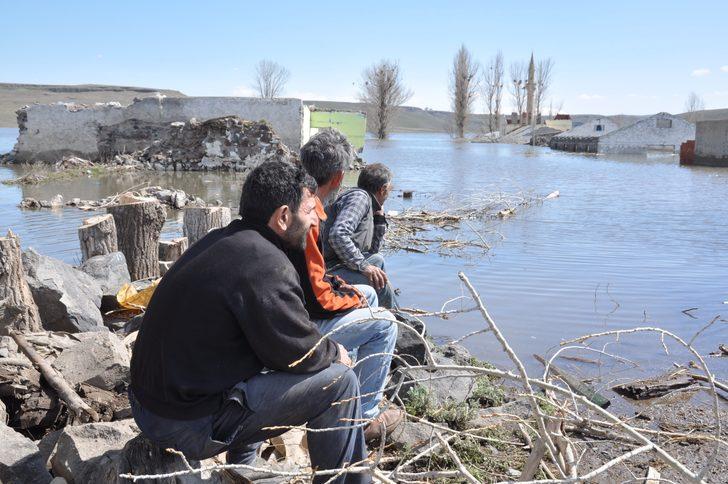 Kars'ta sular altında kalan köylerine son kez baktılar G2