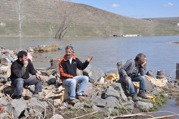 Kars'ta sular altında kalan köylerine son kez baktılar G3