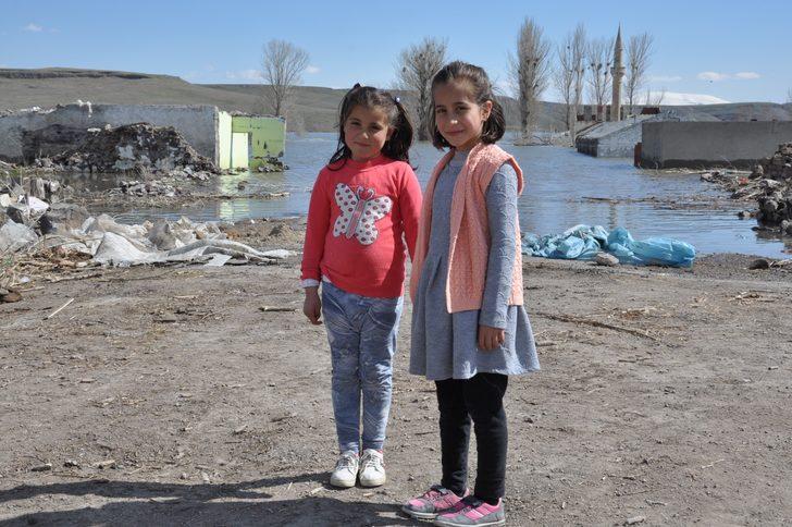 Kars'ta sular altında kalan köylerine son kez baktılar G5