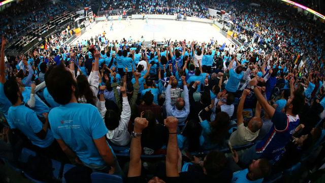 Anadolu Efes - Barcelona maçının biletleri tükendi