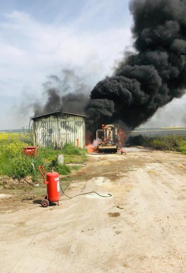 Elektrik kontağından alev aldı