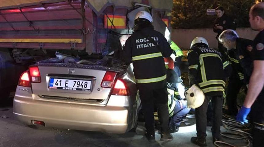 Park halindeki TIR'ın altına girdi! Çok feci görüntü!