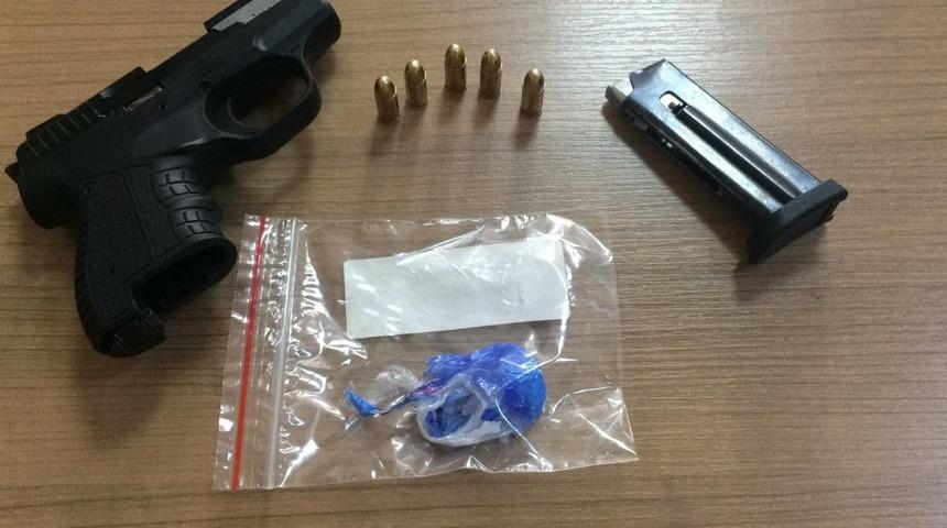 Kuşadası&rsquo;nda filmleri aratmayan uyuşturucu operasyonu