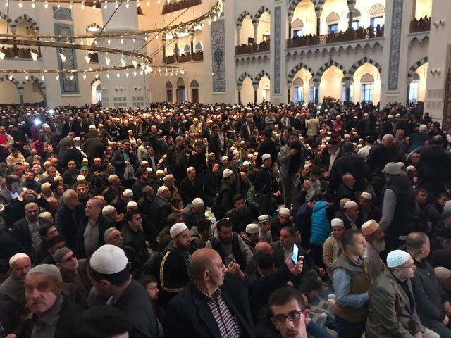 Büyük Çamlıca Camii'nde gençlerle sabah namazı buluşması