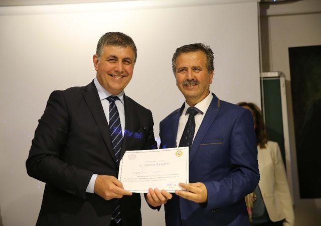 Tugay mezun olduğu lisede duygusal anlar yaşadı