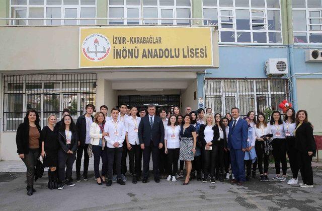 Tugay mezun olduğu lisede duygusal anlar yaşadı