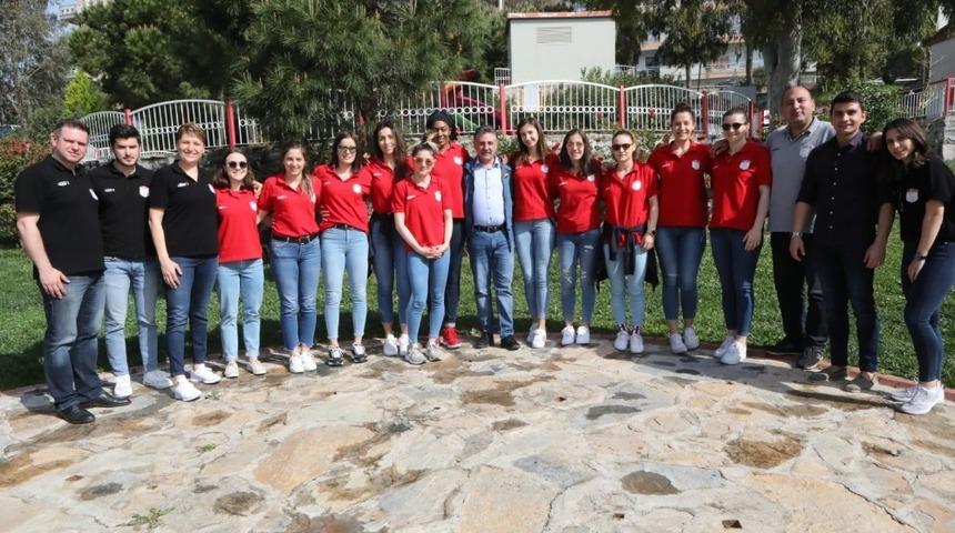 Başkan Sandal&rsquo;dan kadın basketbol takımına moral kahvaltısı