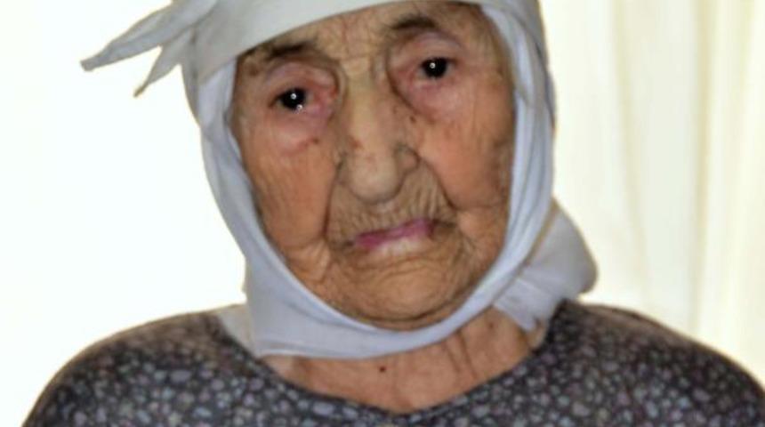 Muğla'da yaşayan Ayşe ninenin yaşını duyanlar şaşıp kalıyor