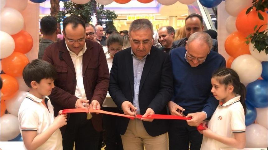 &Ouml;zel Tekden Koleji ilkokul &ouml;ğrencileri tarafından Resim ve tasarım sergisi a&ccedil;ıldı