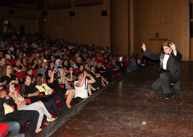 AKBEM, 23 Nisan’ı yılsonu gösterisiyle kutladı