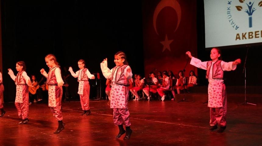 AKBEM, 23 Nisan’ı yılsonu gösterisiyle kutladı