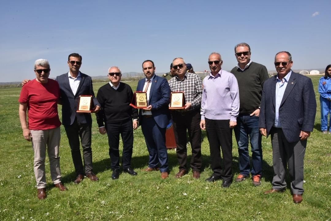 İn&ouml;n&uuml;&rsquo;de d&uuml;zenlenen &rsquo;Havacılık ve Bahar Festivali&rsquo; renkli g&ouml;r&uuml;nt&uuml;lerle sahne oldu