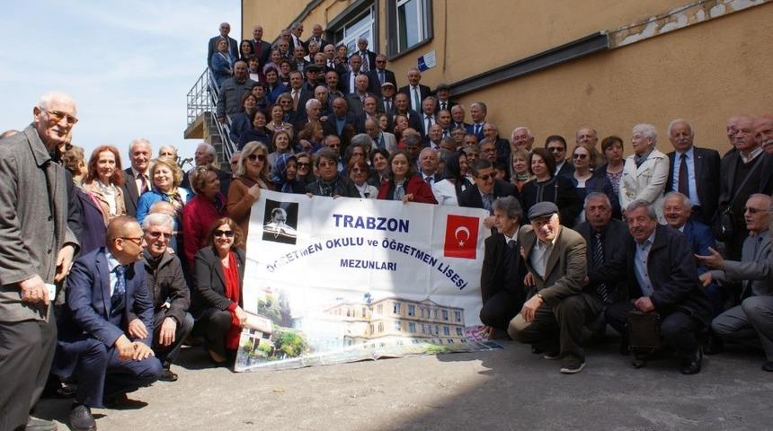 Öğretmen okulu mezunları 64 yıl sonra buluştu