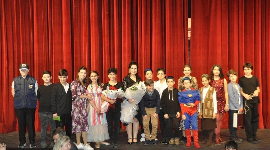 GKV’liler bir dolap komedyasını sahneledi