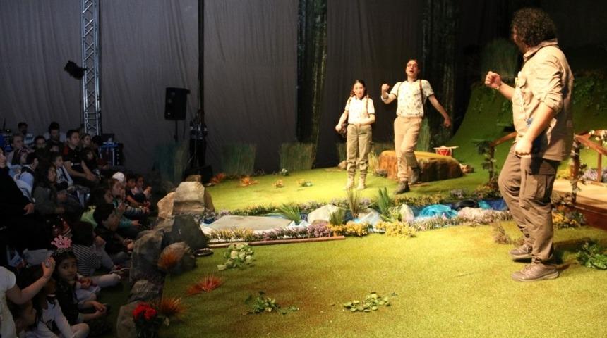 Dede Korkut Obası Çocuk Tiyatrosu Kitap Fuarı’nda sahnelendi