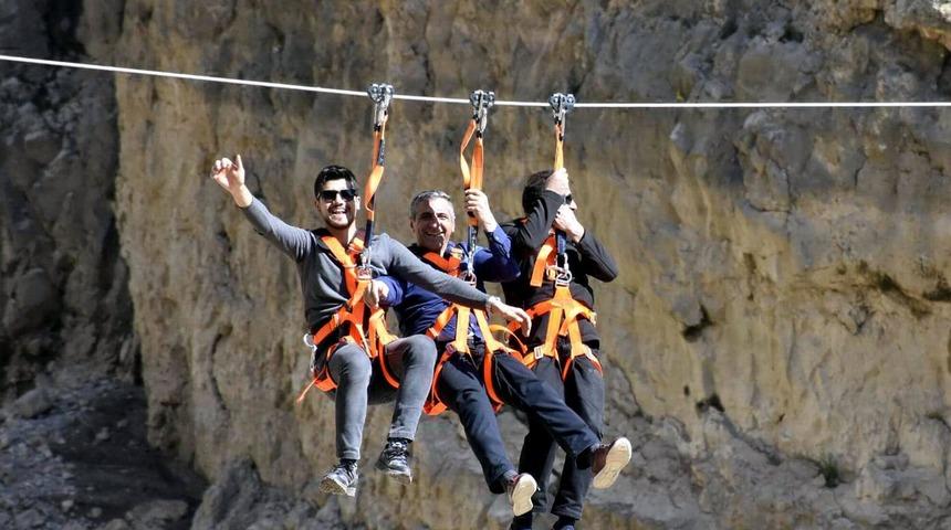 Karanlık Kanyon'da zipline heyecanı