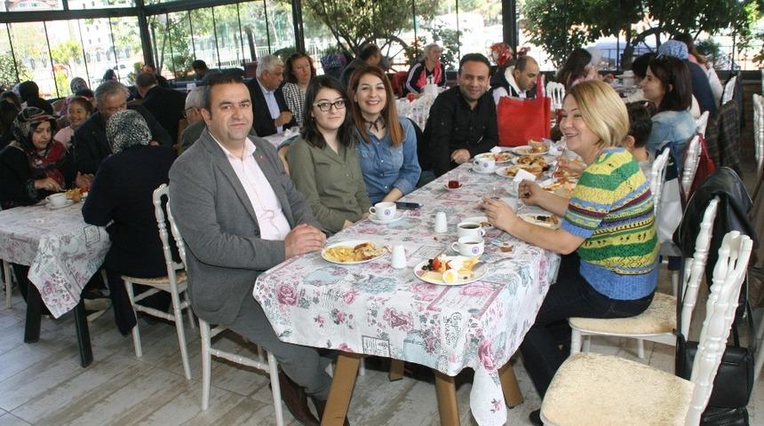 Ahmet Taner Kışlalı Ortaokulundan dayanışma kahvaltısı