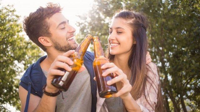 Biranın Erkekleri Sekste Daha İyi Hale Getirmesinin 4 Nedeni