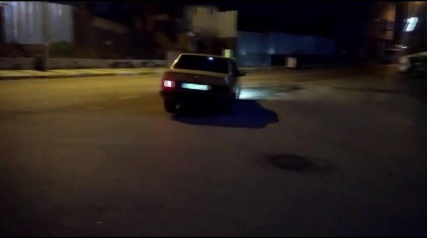 Abart egzozla drift yapan s&uuml;r&uuml;c&uuml; mahalleliyi canından bezdirdi