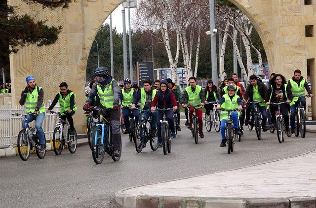 Bağımlılığa dikkat çekmek için pedal çevirdiler