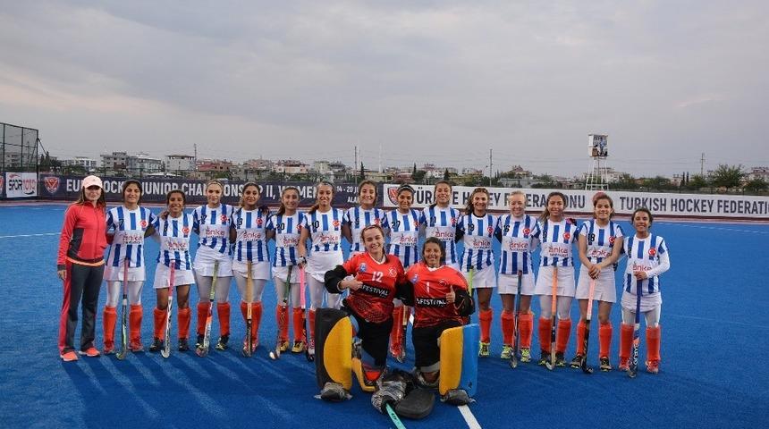 Hokeyin sultanları s&uuml;per lige hızlı başladı