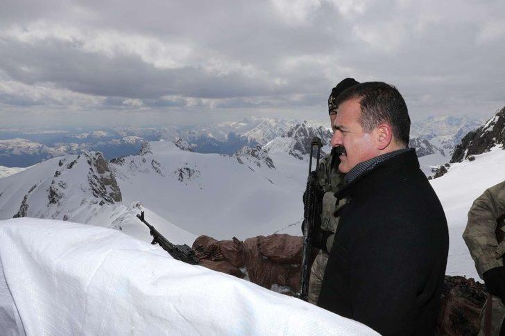 Vali Akbıyık, 4 askerin şehit düştüğü üs bölgesinde G2