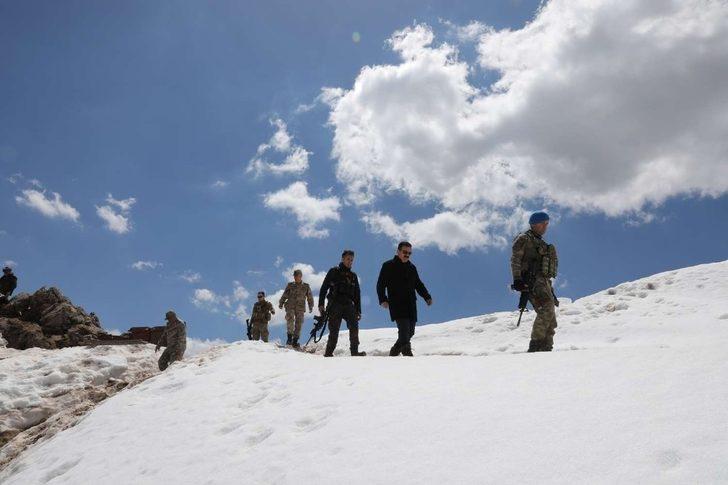 Vali Akbıyık, 4 askerin şehit düştüğü üs bölgesinde G4