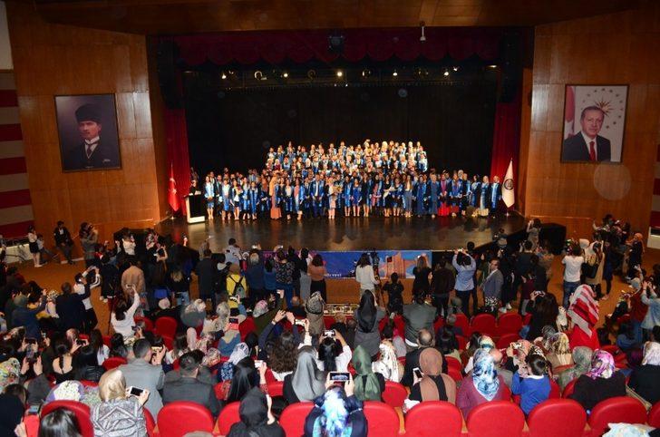 İletişim Fakültesi 2018-2019 dönem mezunlarını verdi G3