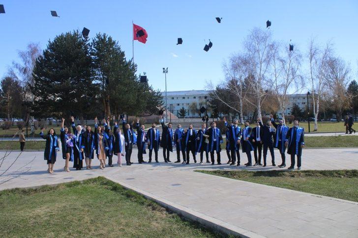 İletişim Fakültesi 2018-2019 dönem mezunlarını verdi G5