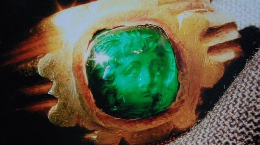 Paha bi&ccedil;ilemiyor! Z&uuml;mr&uuml;t işlemeli altından...