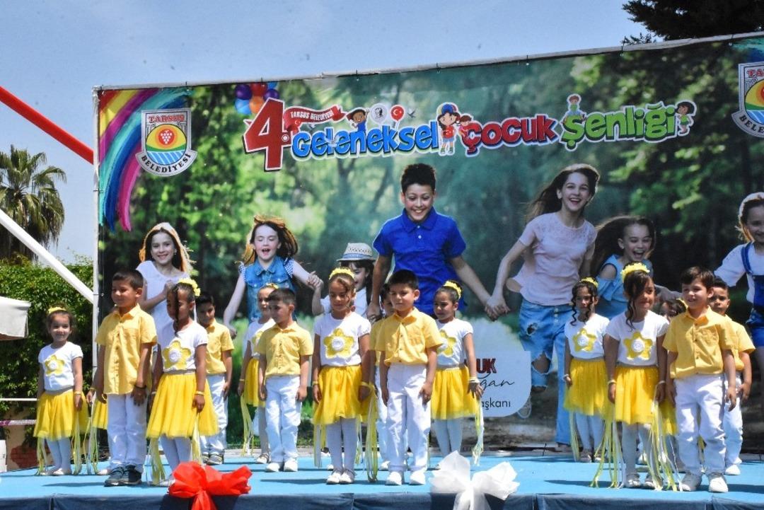 &Ccedil;ocuklar şenlikte doyasıya eğlendi