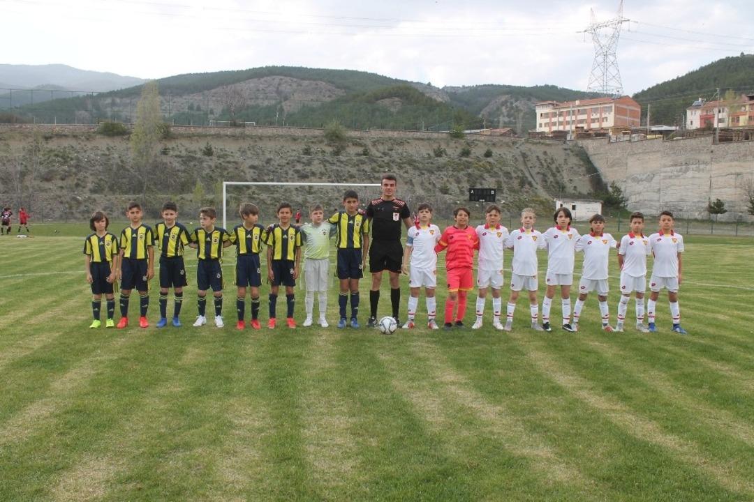 U11 Ligi Tosya Pirin&ccedil; Kupası ilk g&uuml;n ma&ccedil;ları oynandı