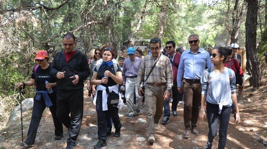 Kuşadası’nda Kaymakamlıktan Zeus Mağarası ve Milli Park gezisi