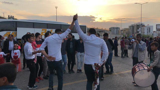 Şanlıurfa'da davul- zurnalı asker uğurlaması