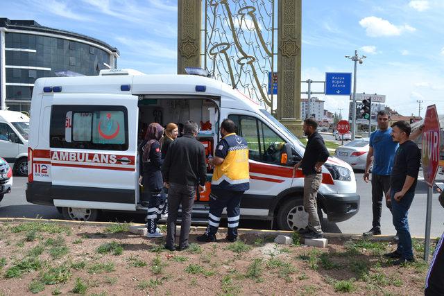 Otomobilleri takla attı, hastaneye götürüldükleri ambulans kaza yaptı