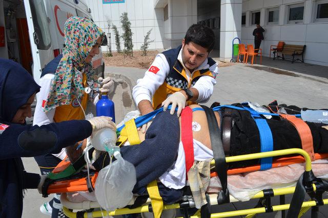 Otomobilleri takla attı, hastaneye götürüldükleri ambulans kaza yaptı