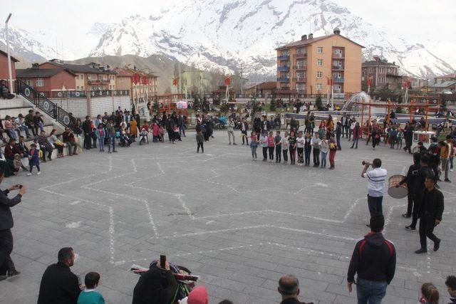 Hakkari’de renkli pazar