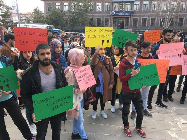 Ardahan'da gençler, çocuk ve kadın istismarına tepki için yürüdü