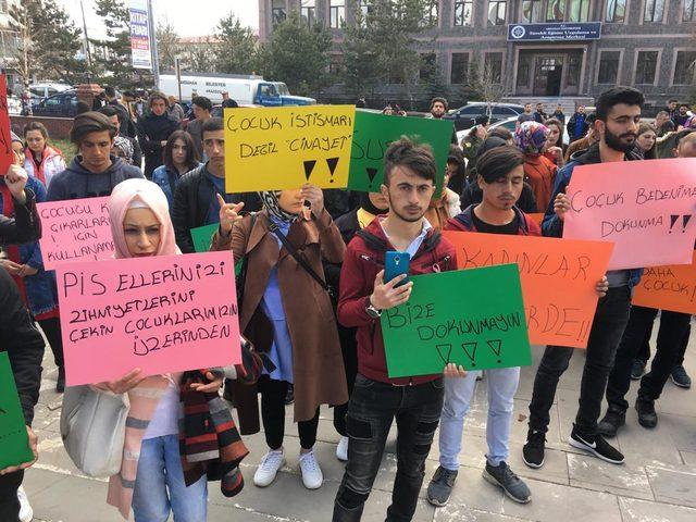 Ardahan'da gençler, çocuk ve kadın istismarına tepki için yürüdü