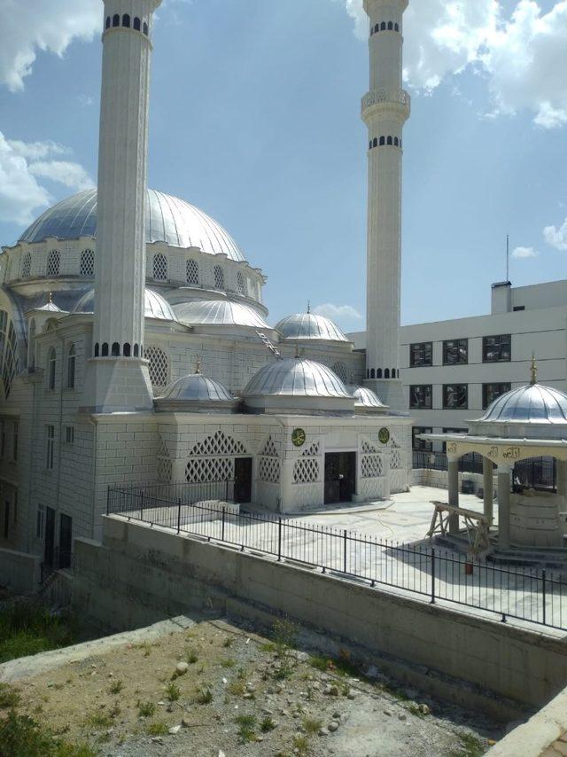 Yeni Cami inşaatı hayırseverlerin desteklerini bekliyor