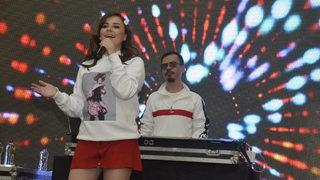 Merve Özbey hayranlarını coşturdu!