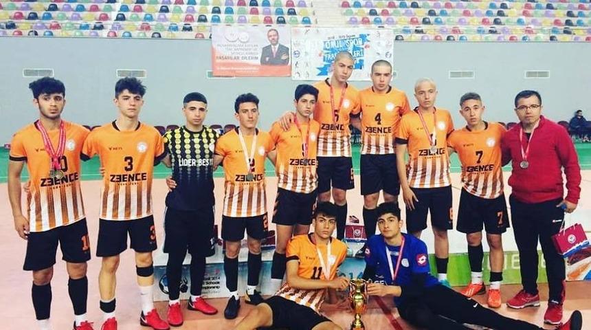 Arif Molu T.E.M.L Erkek Futsal  Takımı T&uuml;rkiye ikincisi oldu