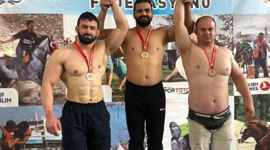 Ali İhsan Ariç güreşte Türkiye üçüncüsü oldu