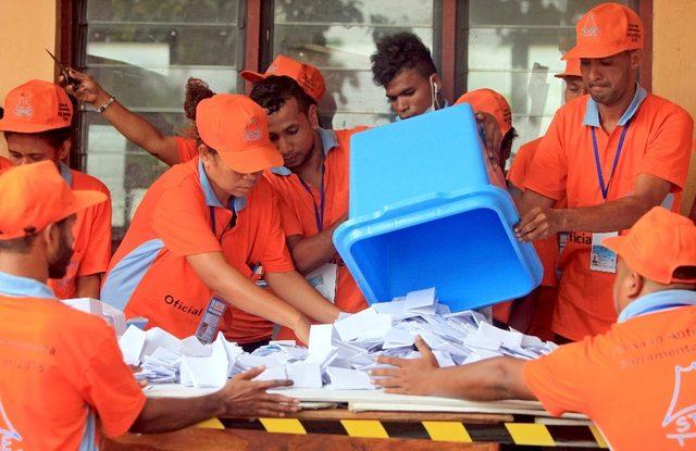 Endonezya seçimlerinde 270’ten fazla görevli yorgunluktan öldü