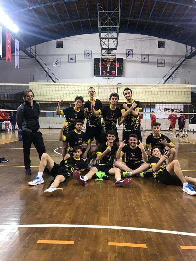 Simavlı genç voleybolcular grup birincisi oldu