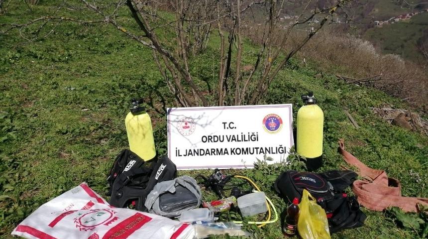 Ordu&rsquo;da izinsiz define arayan 8 kişi yakalandı