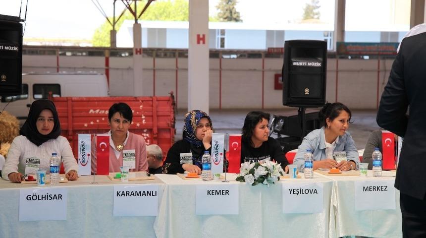 Burdur&rsquo;da kadın &ccedil;ift&ccedil;iler yarıştı