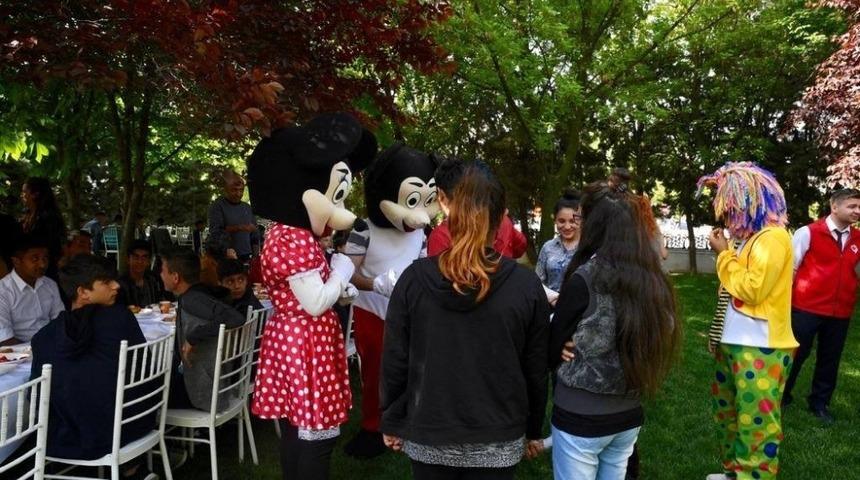 Vali konağı &ccedil;ocuklarla şenlendi