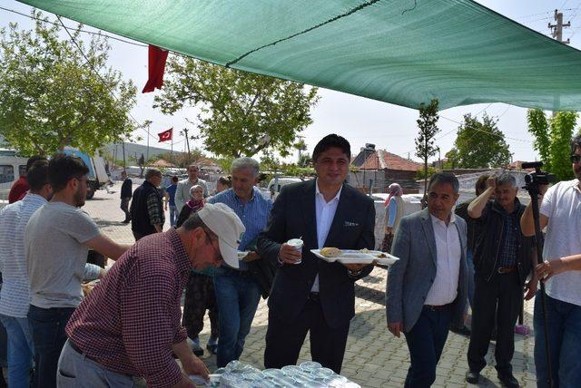 Aliağa’da geleneksel köy hayrına yoğun ilgi